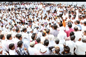 मिरजगाव परिसरातील २१ गावांतील शेतक-यांचा मोर्चा