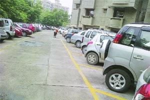 सोसायटीच्या पार्किंगवर सर्वाचाच हक्क
