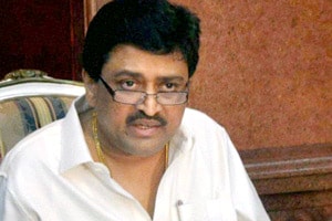 विजेत्या उमेदवाराचा परिचय: अशोक चव्हाण