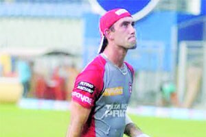 चेन्नई एक्स्प्रेसच्या मार्गात मॅक्सवेलचा अडथळा