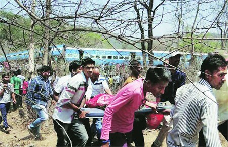 अपघातग्रस्तांना कल्याण, डोंबिवलीतून वाहन मदत