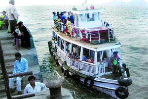 मोरा ते मुंबई जलप्रवास १ जूनपासून महागणार!