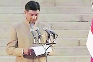 अन्याय इतर निष्कलंक खासदारांवर
