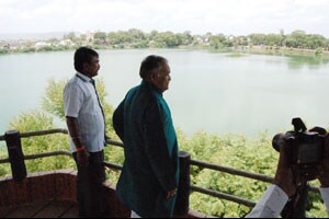 सुशोभित सलीम अली सरोवरात पक्षीनिरीक्षणासाठी मोठी दुर्बीण