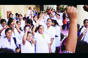 सरकारी डॉक्टरांची ‘ऐच्छिक’ मागणी