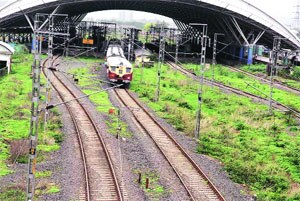 रेल्वेला महामुंबई नावडतीच रेल्वेला महामुंबई नावडतीच
