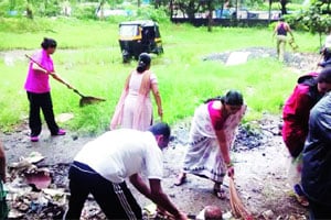 ..जेव्हा महिला पोलीस उपायुक्त स्वच्छततेसाठी रस्त्यावर उतरतात