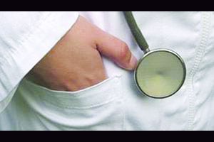 ‘खासगी रुग्णसेवा केल्यास सरकारी डॉक्टरांवर कारवाई’