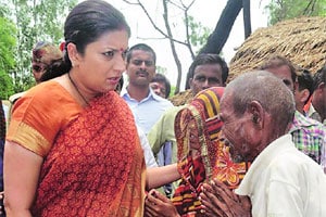 उत्तर प्रदेश सरकारवर स्मृती इराणींची टीका