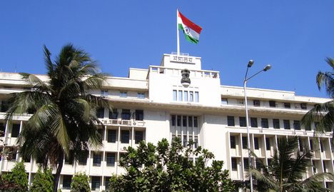 जिल्ह्य़ांच्या वाढीव निधीसाठी लोकप्रतिनिधींचा आग्रह