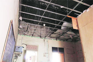 शाळेचे छत कोसळून ३१ विद्यार्थी जखमी