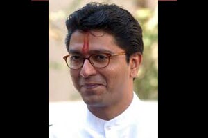 ‘खोकल्याची उबळ’ आल्याने राज अर्ध्यावरच परतले