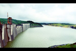 निळवंडे व मुळा निम्म्यावर भंडारदरा धरण ७० टक्के भरले