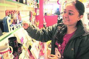 मैत्र दिनाचा उत्साह तर, रक्षाबंधनची भावनिकता