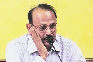 सुनील पारसकरांना निलंबित करा