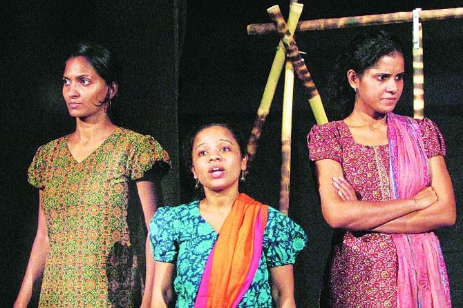 ‘आयदान’ जातजाणीव अन् स्त्रीत्वाचे भोग