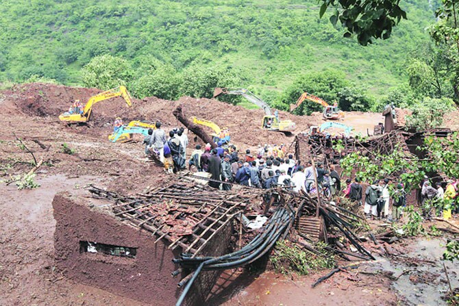 माळीण दुर्घटनेमागे नैसर्गिक कारणेच!