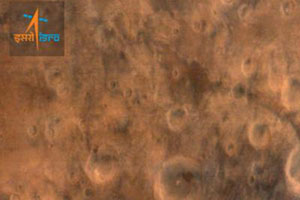 मंगळयानाने पाठविलेले पहिले छायाचित्र