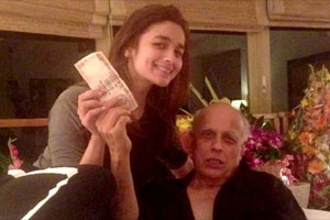 अलिया भटने पाय दाबून कमावले हजार रुपये!