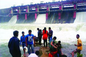 चंद्रपूर जिल्ह्य़ात इरई, चारगाव प्रकल्पावर पावसाळी पर्यटनाला उधाण