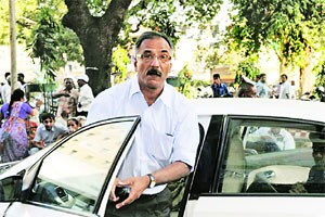 २९ लाखांची लाच घेतल्याप्रकरणी प्रदीप शर्मा यांना अटक