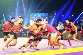 प्रो कबड्डीने घडवली दूरचित्रवाणीवर क्रांती ४३५ दशलक्ष प्रेक्षकांनी अनुभवली स्पर्धा