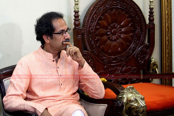 राज्यात जुन्याच पटकथेवर नवा सिनेमा – शिवसेनेची मुख्यमंत्र्यांवर टीका