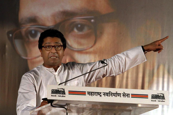राज ठाकरे यांच्याविरुद्ध आचारसंहिता भंगाचा गुन्हा