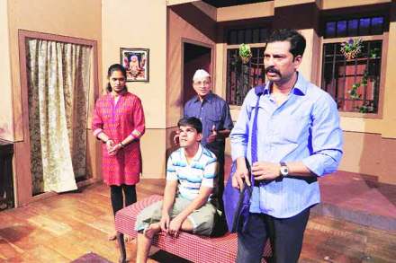 ‘कळत-नकळत’बांधून ठेवणारे क्षोभनाटय़