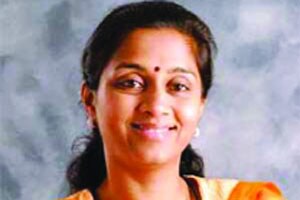 ‘दारू प्या, पैसे घ्या म्हणताना गडकरींना लाज वाटली नाही?’ ‘दारू प्या, पैसे घ्या म्हणताना गडकरींना लाज वाटली नाही?’