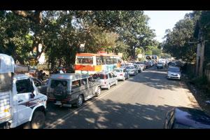 पर्यटकांच्या अलोट गर्दीने लोणावळा हाऊसफुल्ल!