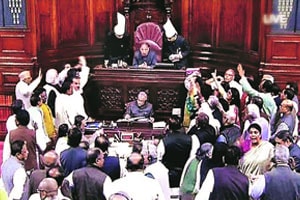 साध्वींच्या राजीनाम्यावर विरोधक ठाम
