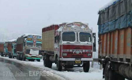 जम्मू-काश्मीरमध्ये उणे १.५ अंश तापमान; दाल सरोवर गोठण्याच्या मार्गावर