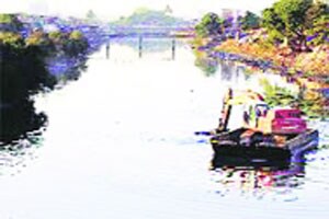 आठ वर्षांच्या प्रयत्नांनंतरदेखील ‘मिठी’दूषितच