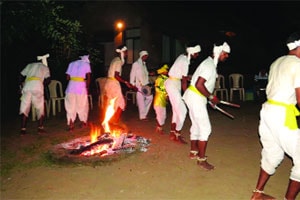 जंगलालगतच्या गावांमध्ये समुदायावर आधारित वने आणि वन्यजीव संवर्धन