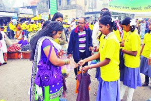 प्लास्टिक मुक्तीसाठी शालेय विद्यार्थ्यांचा जागर