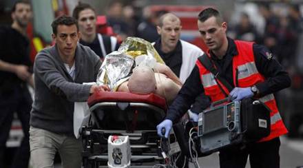 पॅरिसमध्ये मासिकाच्या कार्यालयावर अतिरेकी हल्ला, १२ ठार
