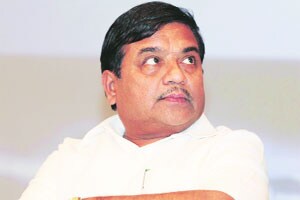 आजारपण अंगावर काढले