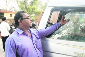 अतिक्रमणविरोधी पथकावर भूमाफियांचा जीवघेणा हल्ला