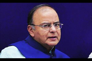 व्याज दर कमी न झाल्यास अर्थव्यवस्थेला फटका : अर्थमंत्र्यांची भीती
