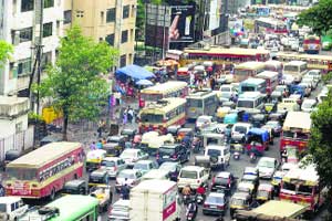 शहरात वाहनवाढीचा वेग सुसाट! वर्षांला अडीच लाख नव्या वाहनांची भर