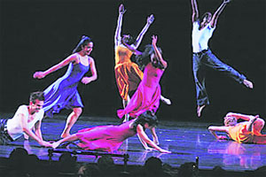 नाचू आनंदे : नृत्य आणि साहित्य