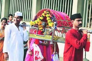 मुंबापुरीतील स्वागतयात्रेत समाज प्रबोधनावर भर