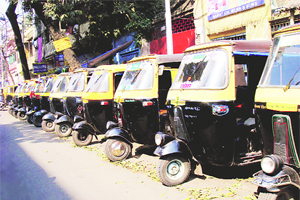 परवाना टाळणाऱ्या रिक्षाचालकांना ‘शिक्षा’