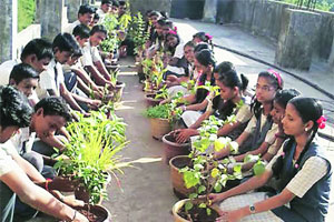 शाळेच्या बाकावरून : ध्येय विद्यार्थ्यांच्या विकासाचे!