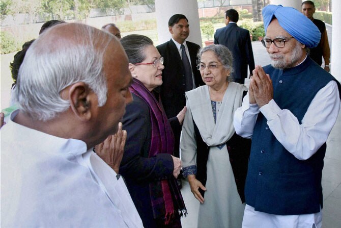 मनमोहन यांच्यासाठी काँग्रेसचा ऐक्य