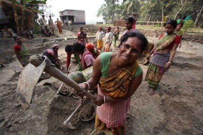 सरकारी हत्ती आणि राजकीय आंधळे