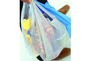 पदपथांवरील विक्रेत्यांकडून प्लास्टिक पिशव्यांचा सर्रास वापर