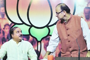 वर्षपूर्तीनिमित्त शक्तिप्रदर्शन