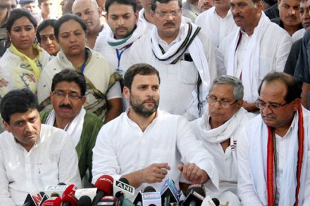 राहुल यांच्या प्रवासात अतिउत्साहींमुळे मनस्ताप